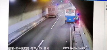 火车经过山西隧道，乘客全身煤灰，揭秘背后原因